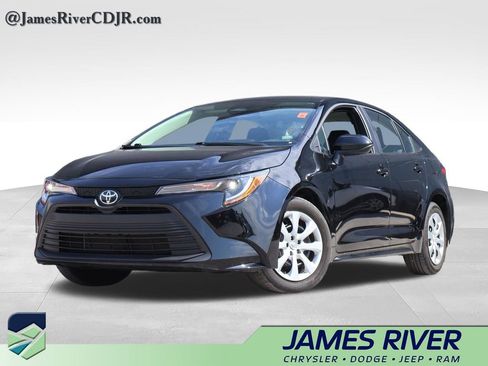 Used 2026 Toyota Corolla LE FWD image 1