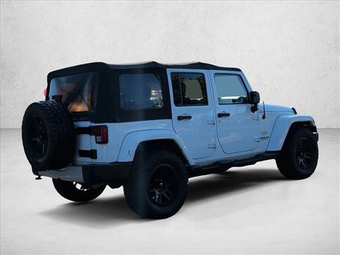 Used 2015 Jeep Wrangler Unlimited Sahara w/ Connectivity Group AWD/4WD image 5