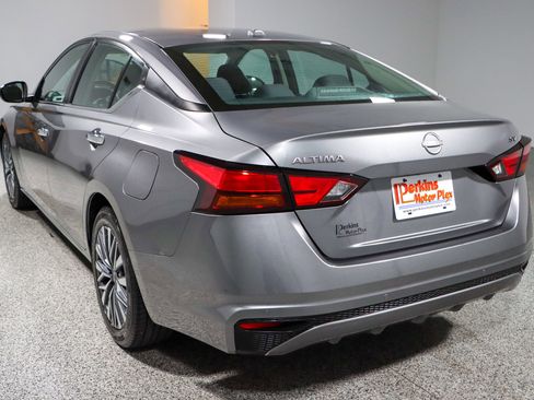 Used 2023 Nissan Altima 2.5 SV image 9
