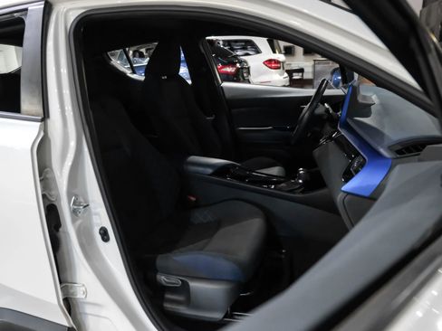 Used 2021 Toyota C-HR XLE image 32