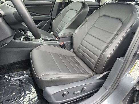 Used 2024 Volkswagen Jetta SE image 29