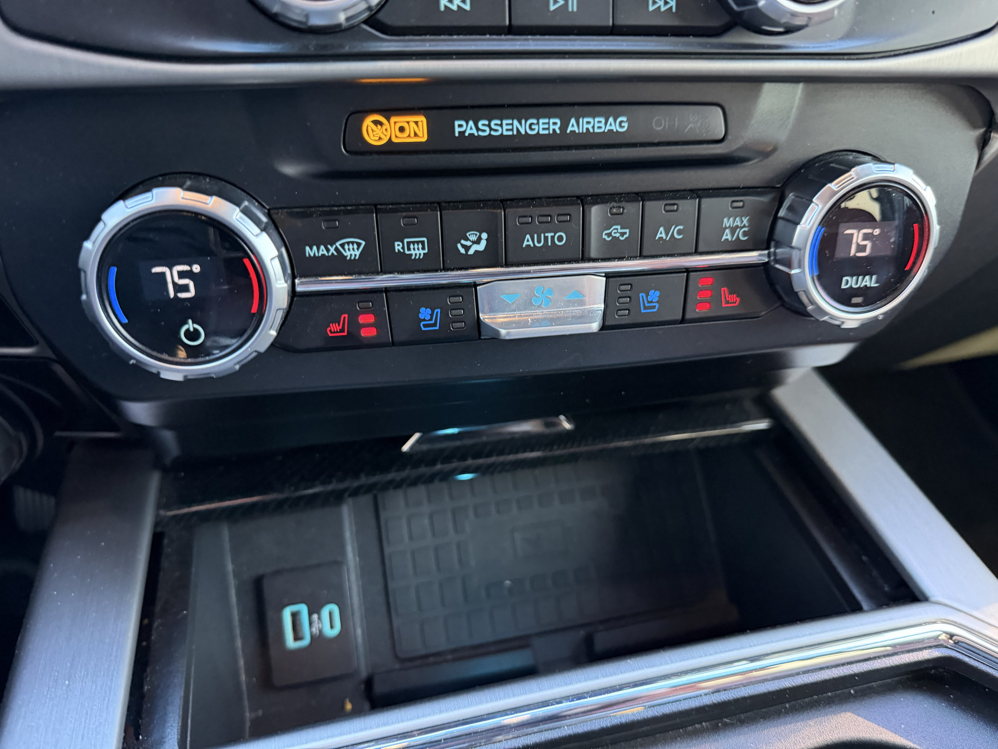 Used 2022 Ford F250 Platinum w/ FX4 Off-Road Package AWD/4WD image 9