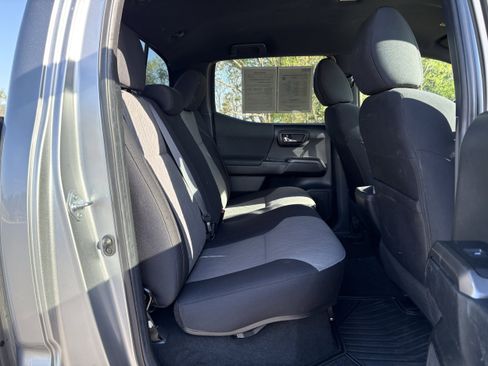 Used 2022 Toyota Tacoma TRD Off-Road AWD/4WD image 30