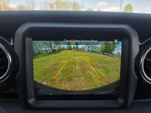 Used 2023 Jeep Wrangler Unlimited Sahara AWD/4WD image 19