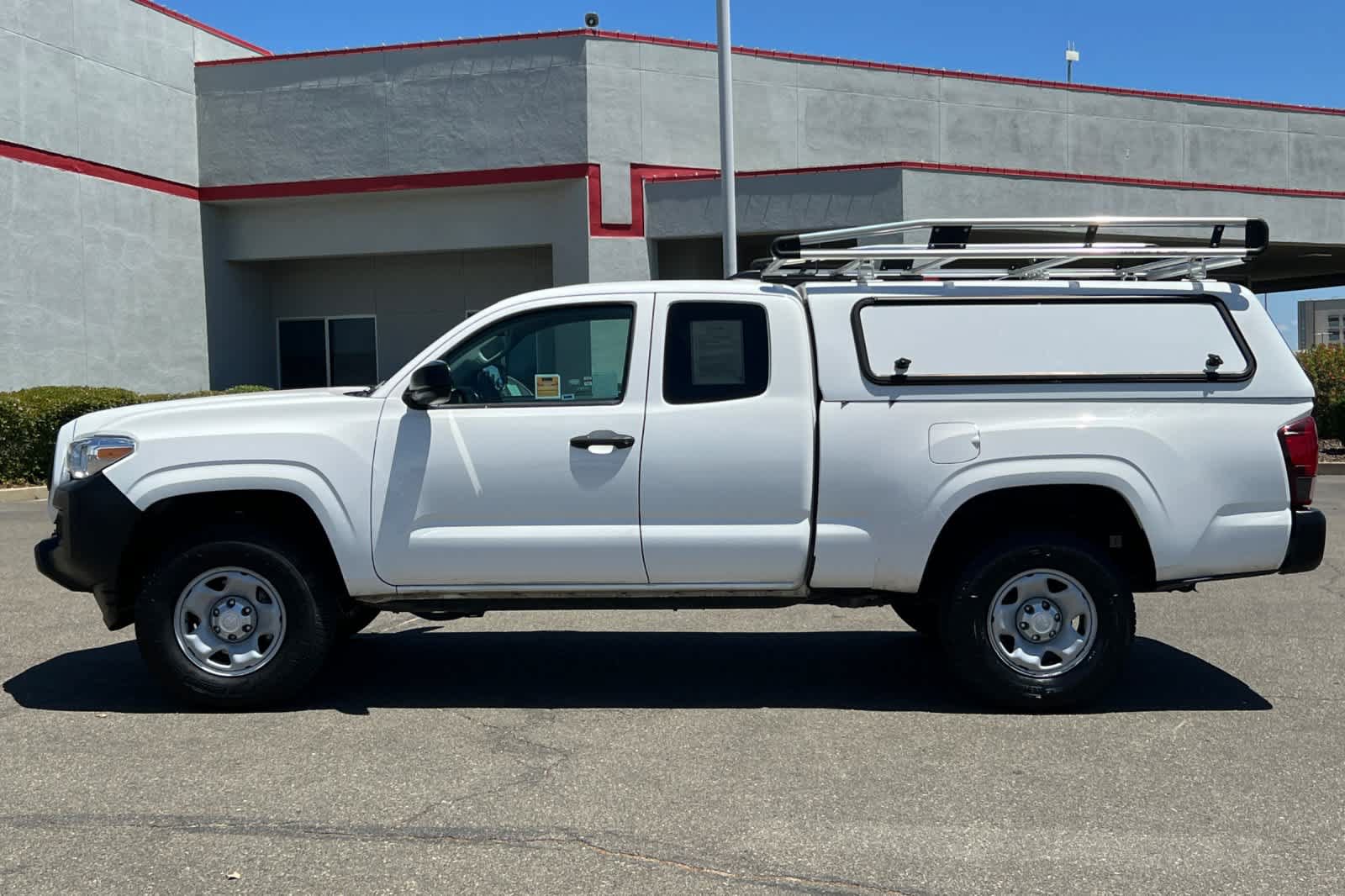 Used 2022 Toyota Tacoma SR RWD image 8