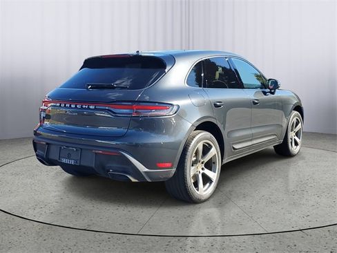 Used 2022 Porsche Macan image 2