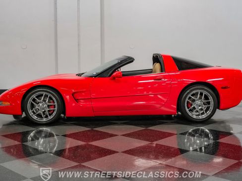 Used 1998 Chevrolet Corvette Coupe w/ Roof Pkg RWD image 2