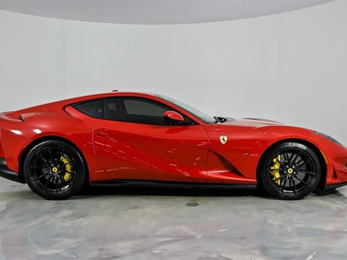 Used 2018 Ferrari 812 Superfast RWD image 13