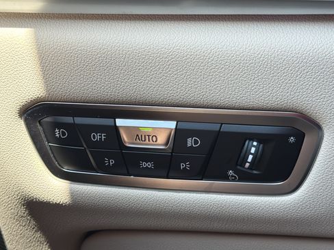 Used 2021 BMW X7 xDrive40i w/ Luxury Seating Package AWD/4WD image 13