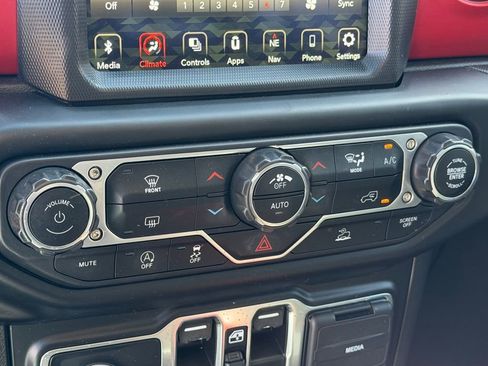 Used 2022 Jeep Wrangler Unlimited Rubicon image 22