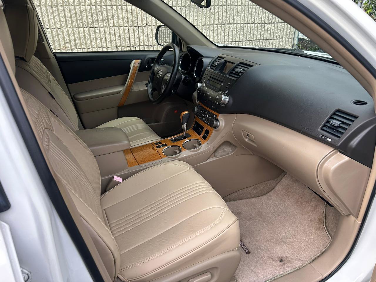 Used 2010 Toyota Highlander Limited AWD/4WD image 19
