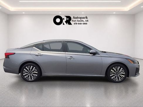 Used 2023 Nissan Altima 2.5 SV FWD image 5