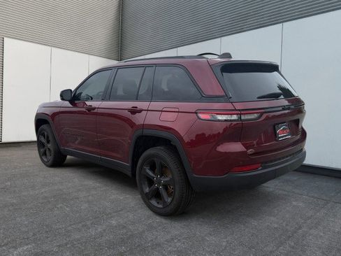 Used 2023 Jeep Grand Cherokee Limited w/ Black Appearance Package image 11