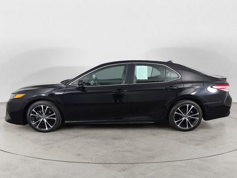 Used 2020 Toyota Camry SE FWD image 2