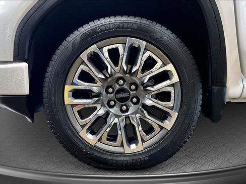 Used 2024 GMC Sierra 1500 Denali Ultimate image 9