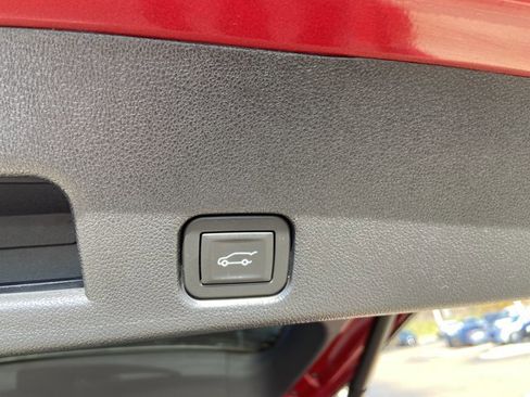 Used 2025 Buick Enclave Preferred w/ Power Package image 57