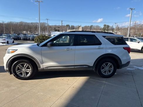 Used 2024 Ford Explorer XLT w/ Equipment Group 202A image 4