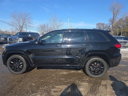 Used 2019 Jeep Grand Cherokee Altitude image 30