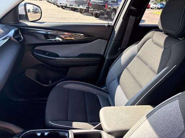 Used 2024 Chevrolet TrailBlazer LT w/ LT Cold Weather Package AWD/4WD image 18