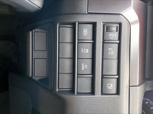 Used 2025 Toyota 4Runner TRD Off-Road AWD/4WD image 32