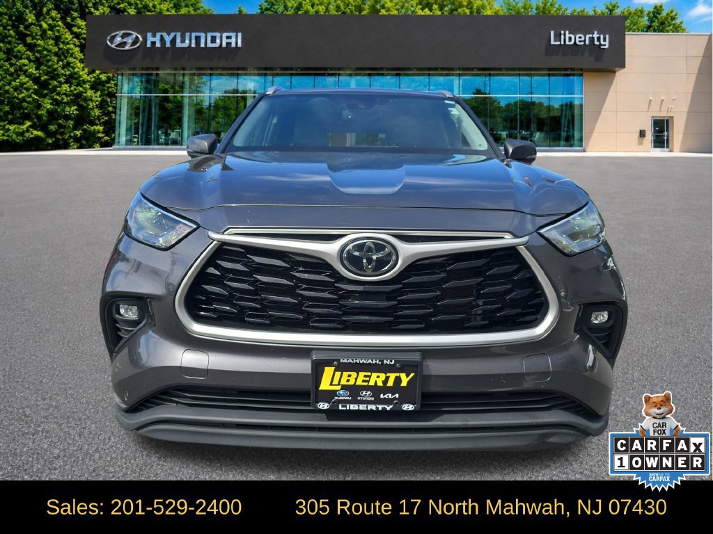 Used 2022 Toyota Highlander XLE AWD/4WD image 8