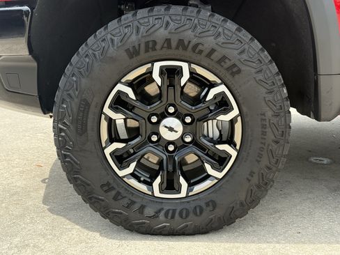 Used 2025 Chevrolet Silverado 1500 ZR2 w/ Technology Package AWD/4WD image 12