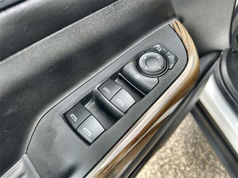 Certified 2023 GMC Acadia SLE w/ Driver Convenience Package image 22