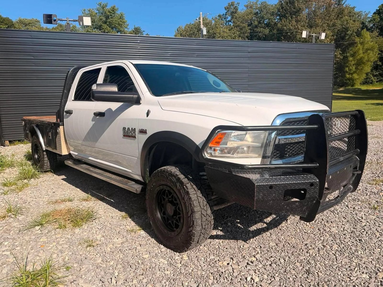 Used 2018 RAM 2500 Tradesman w/ Chrome Appearance Group AWD/4WD image 3