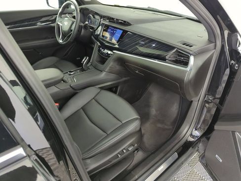 Used 2025 Cadillac XT6 Premium Luxury AWD/4WD image 38