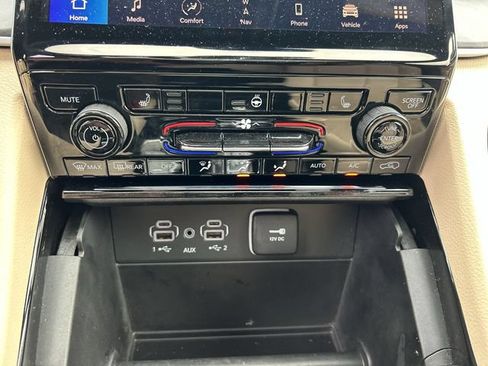 Used 2023 Jeep Grand Cherokee L Limited AWD/4WD image 21