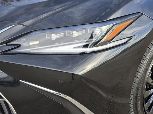 Used 2022 Lexus ES 300h Ultra Luxury image 17