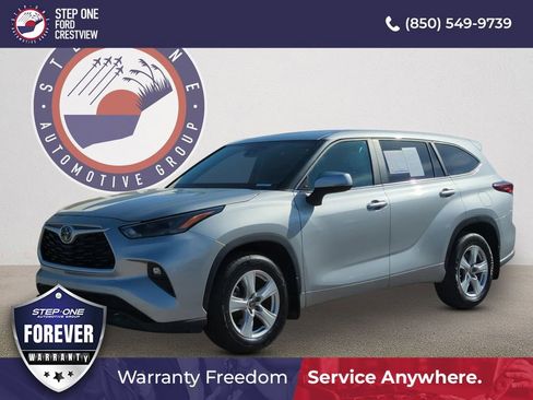 Used 2024 Toyota Highlander LE AWD/4WD image 1