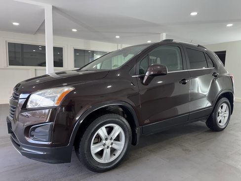 Used 2016 Chevrolet Trax LT w/ LT Convenience Package image 2