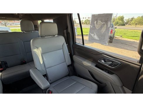 Used 2022 Chevrolet Suburban Z71 w/ Z71 Off-Road Package image 23
