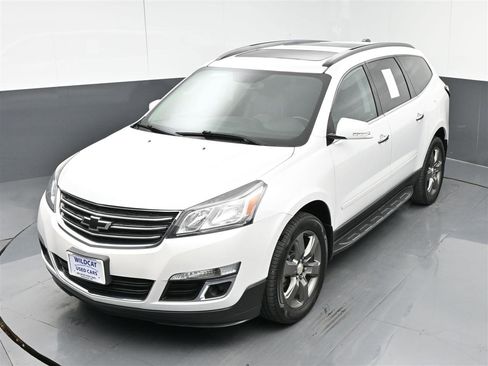 Used 2017 Chevrolet Traverse LT image 22