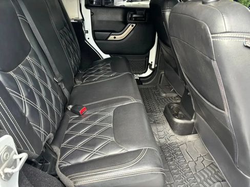 Used 2017 Jeep Wrangler Unlimited Sahara AWD/4WD image 19