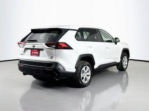 Used 2022 Toyota RAV4 LE AWD/4WD image 5