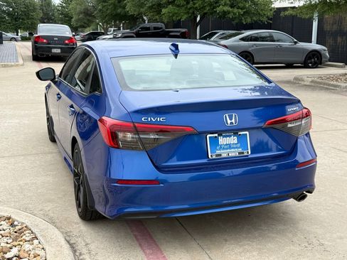 Used 2023 Honda Civic Sport image 3