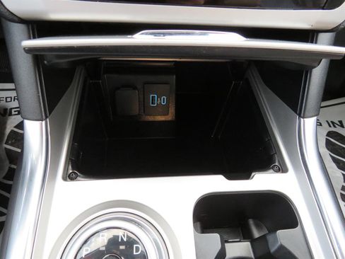 Used 2022 Ford Explorer XLT w/ Equipment Group 202A AWD/4WD image 21