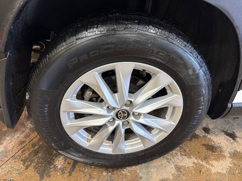 Used 2023 Toyota Corolla Cross LE w/ Moonroof Package image 11