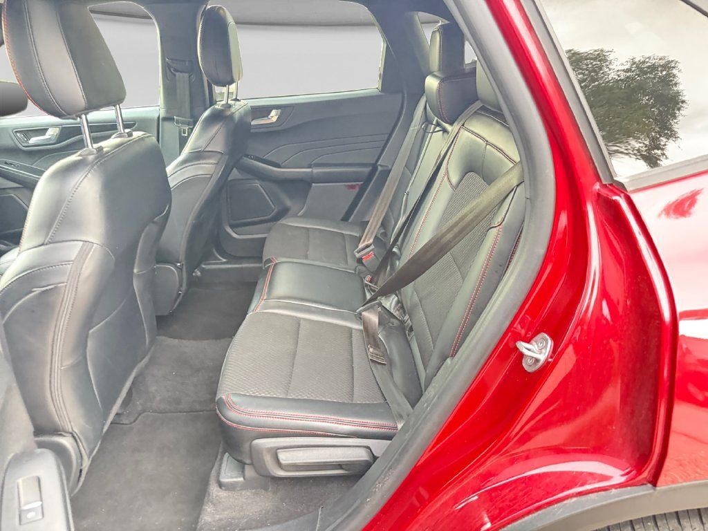 Used 2025 Ford Escape ST-Line FWD image 32