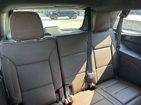 Used 2021 Chevrolet Tahoe High Country w/ Premium Package RWD image 18