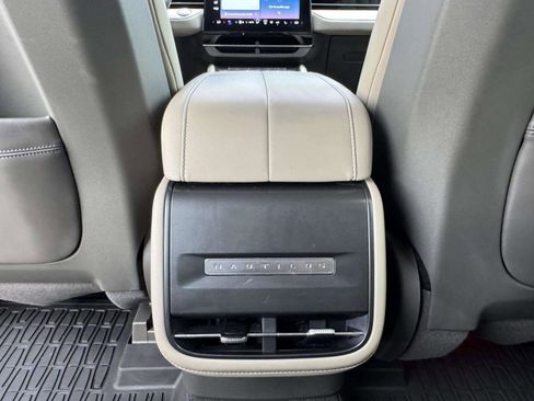 Used 2024 Lincoln Nautilus Premier AWD/4WD image 43