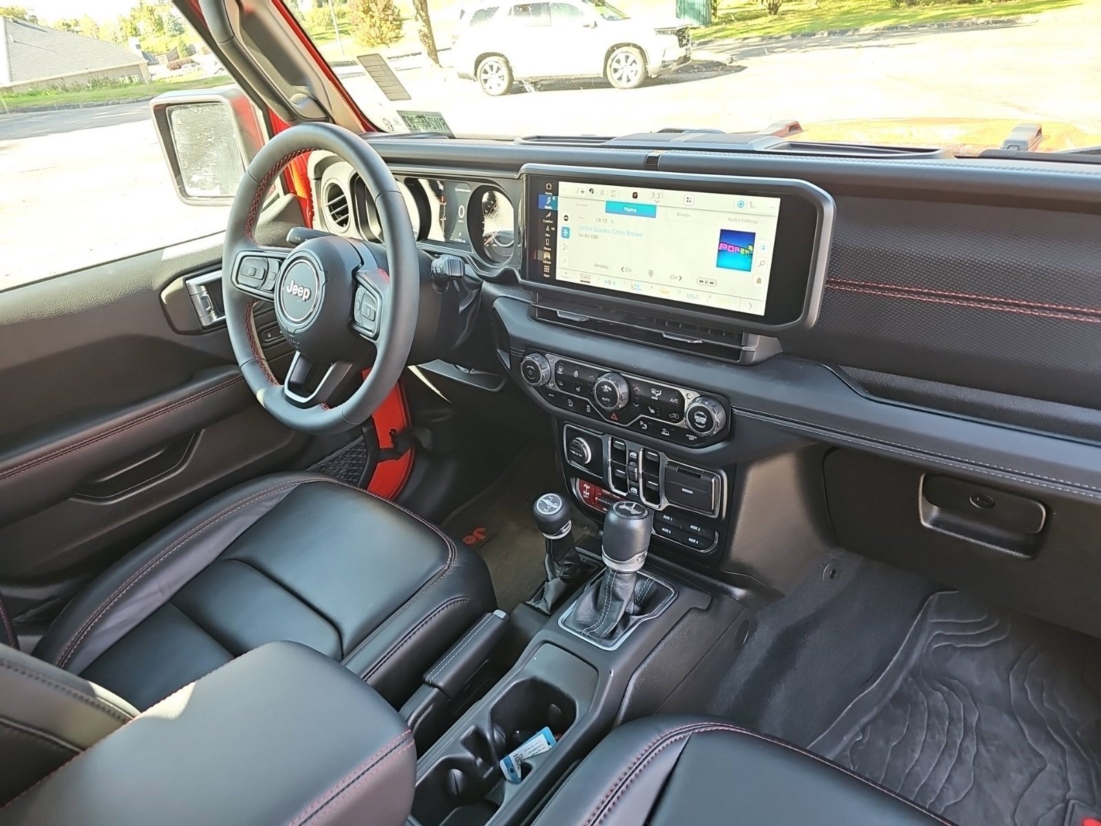 Used 2024 Jeep Wrangler Unlimited Rubicon AWD/4WD image 13