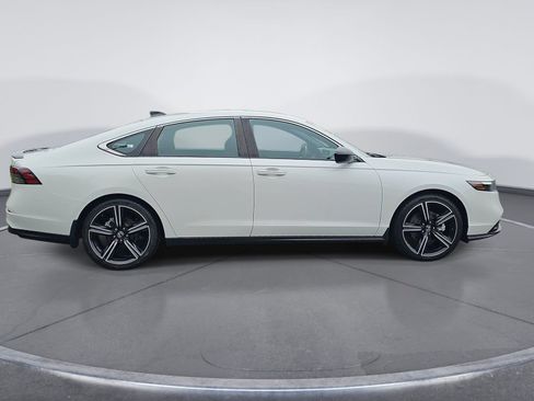 Used 2023 Honda Accord Sport image 2