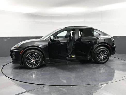 New 2026 Porsche Macan 4 Electric AWD/4WD image 37