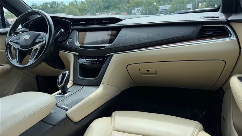 Used 2018 Cadillac XT5 Luxury w/ Driver Awareness Package AWD/4WD image 39