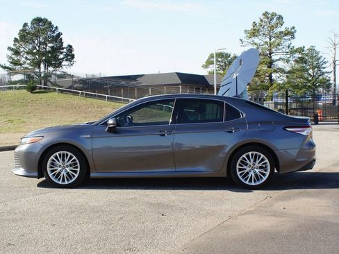 Used 2018 Toyota Camry XLE image 13