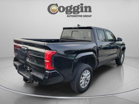 Used 2024 Toyota Tacoma SR5 w/ SR5 Upgrade Package image 4