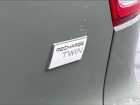 Used 2023 Volvo XC40 Recharge Ultimate image 11